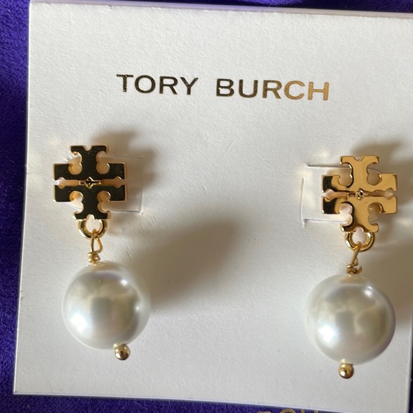 ❌SALE ❌NWT KIRA TORI BURCH PEARL DROP EARRINGS. - Picture 2 of 9